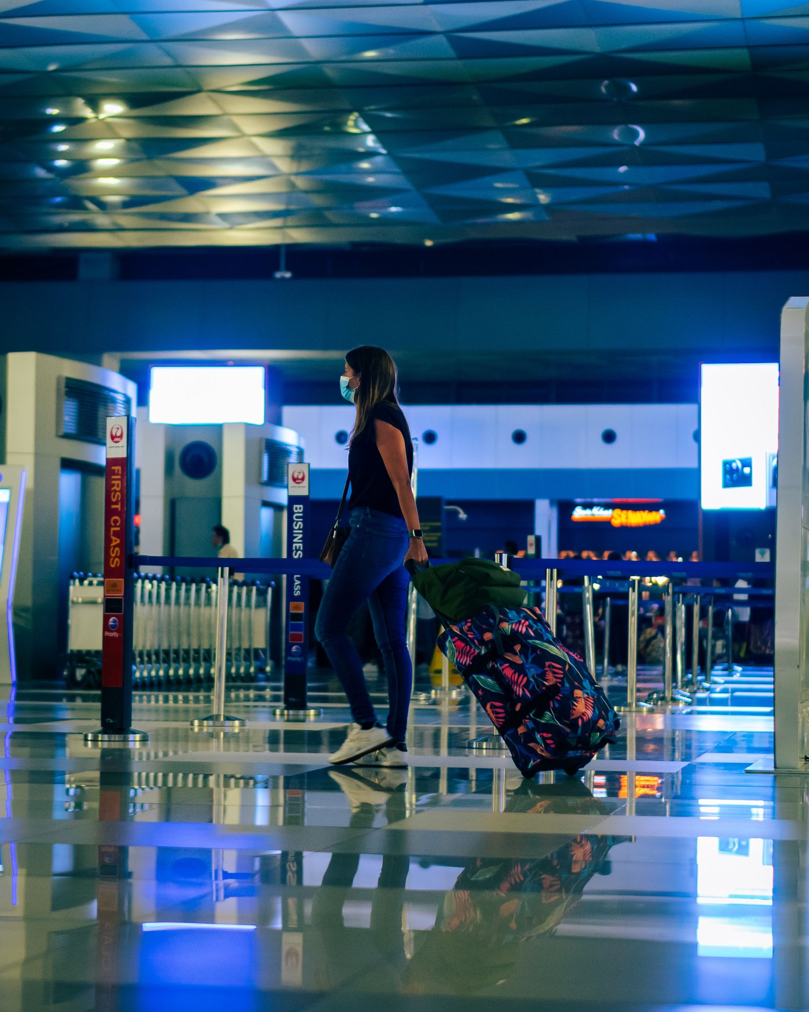 Muharrem Alper — Solução primeiro: alterne o modo avião, confira a linha eSIM, pergunte ao agente.