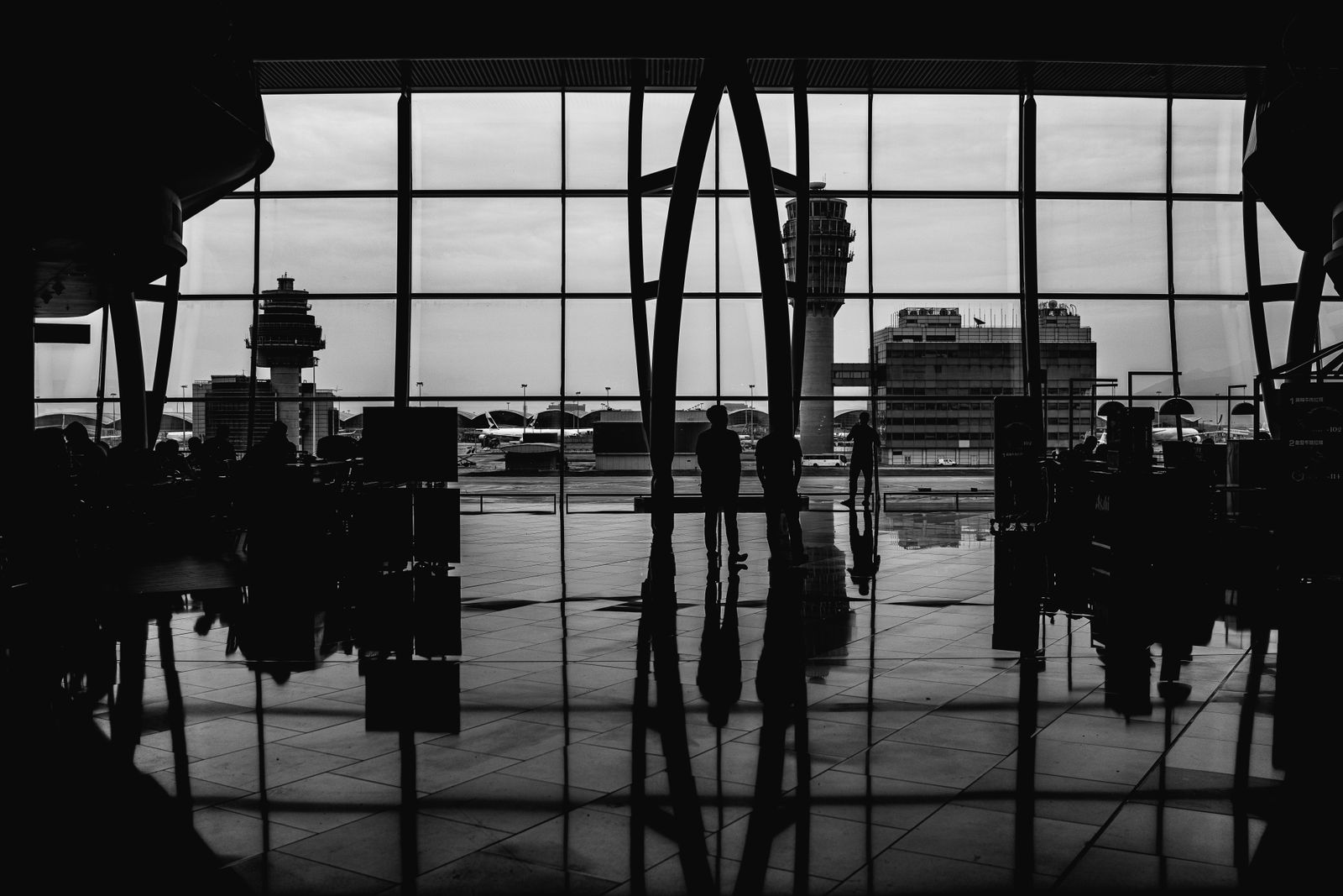 Shainee Fernando — The commute, handled: podcasts downloaded, messages sent, no dead zones.