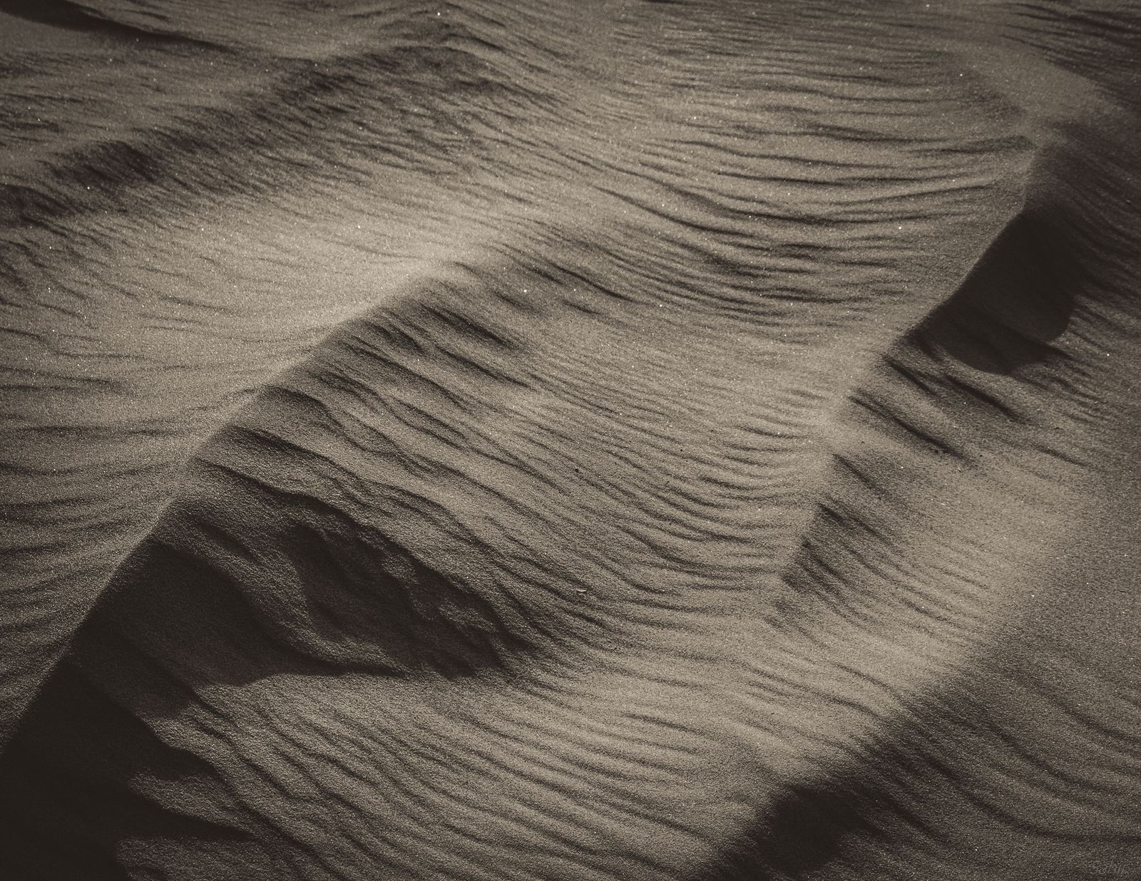 aerial viewof sand — Envie o QR por e-mail para você como backup — trocar de celular no meio da viagem acontece.