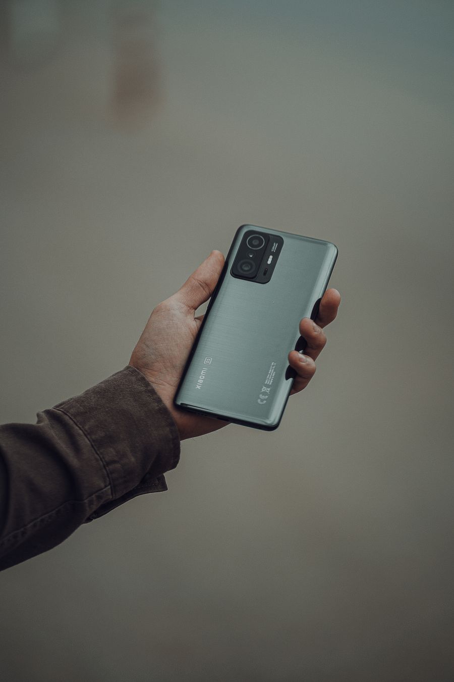 hand holding phone