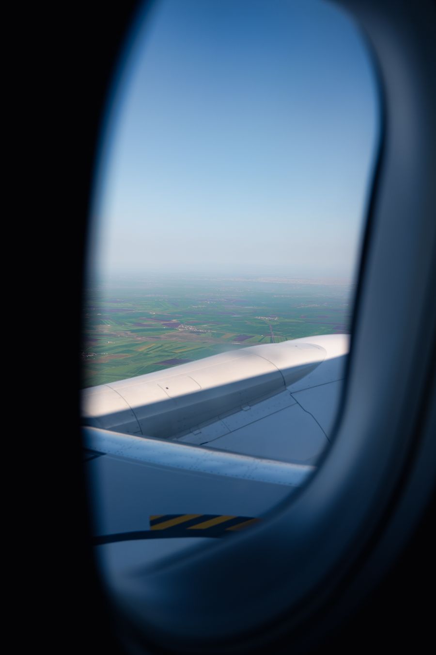 view from an airplane window — Developers: Do saguão de embarque ao hall de chegadas, os dados nunca caem.