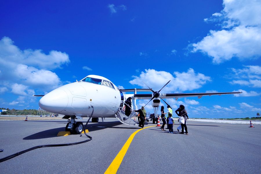 white jet on black tarmac — Developers: A API emite eSIMs como seu app emite todo o resto — via HTTPS.