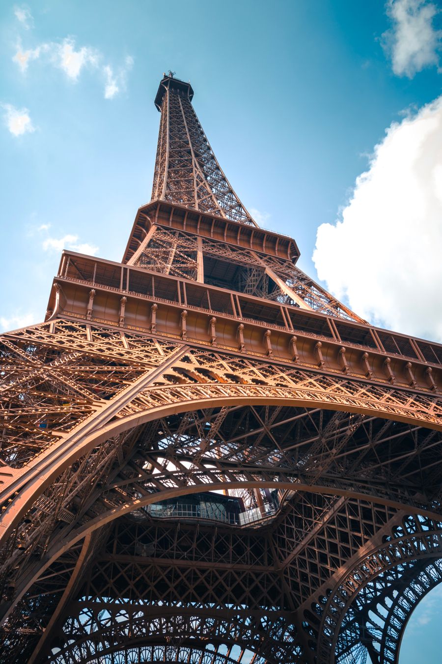 eiffel tower architectural marvel in paris — Trilha acima de Timor-Leste: o pin do início compartilhado com o grupo.