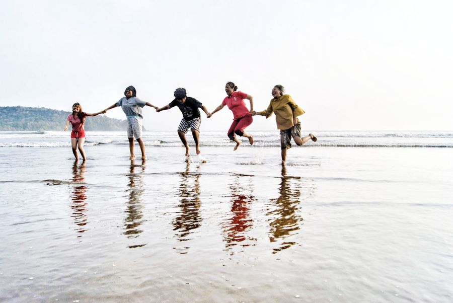 group of friends enjoying the beach in pangandaran — Golden hour, fully online — photo backups upload before dinner.