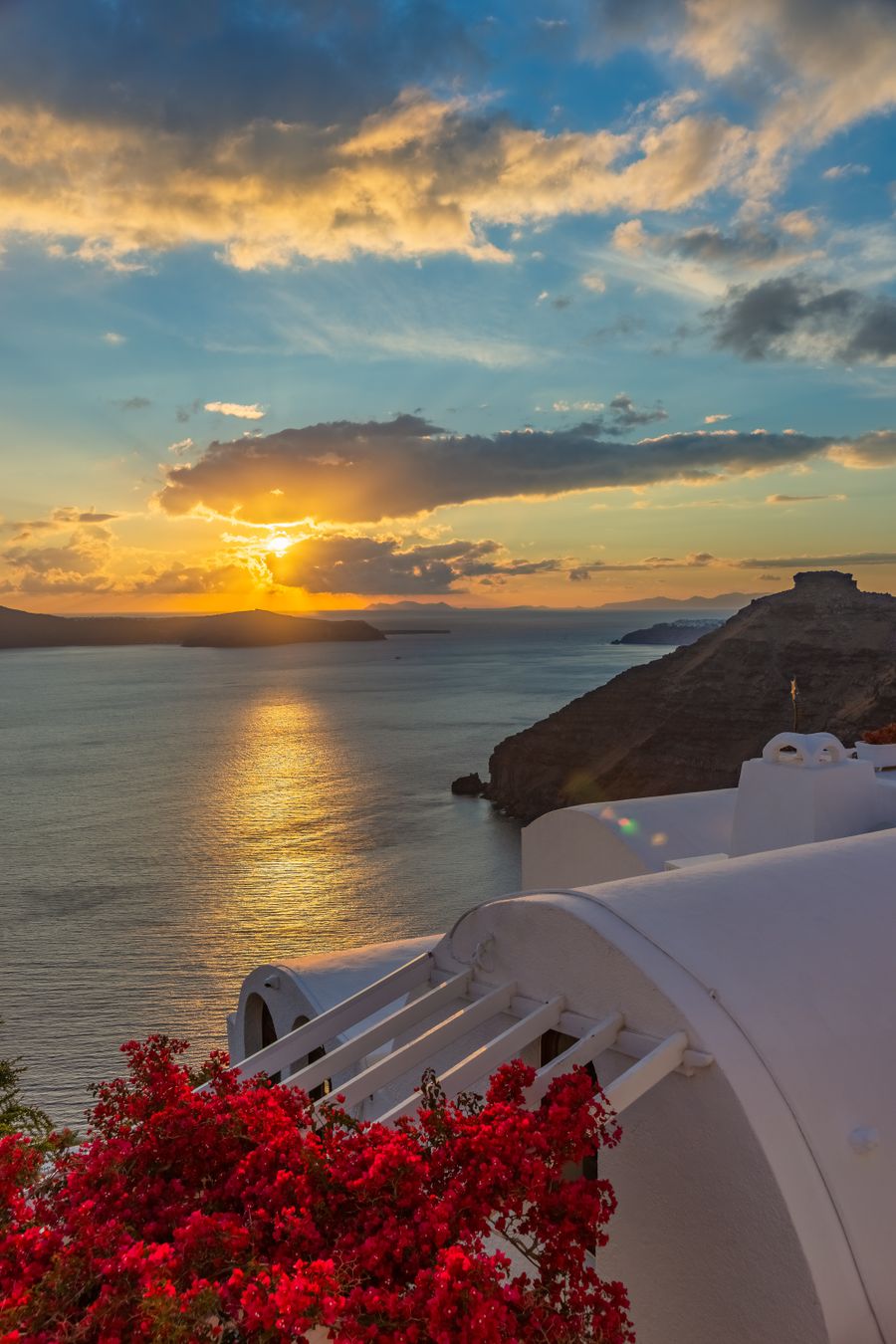 breathtaking santorini sunset over the aegean sea — Tardes de museu com audioguias em streaming, sem buffering.